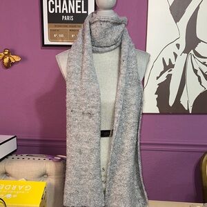 Elegant Gray Knit Scarf